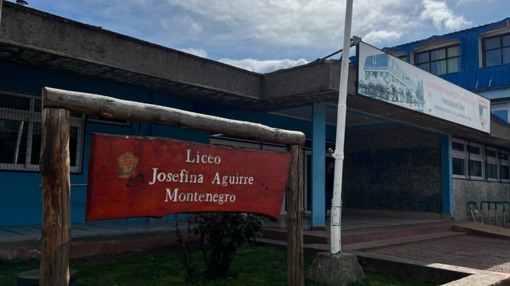 Tres menores fueron detenidos tras ingresar a robar a Liceo de Coyhaique