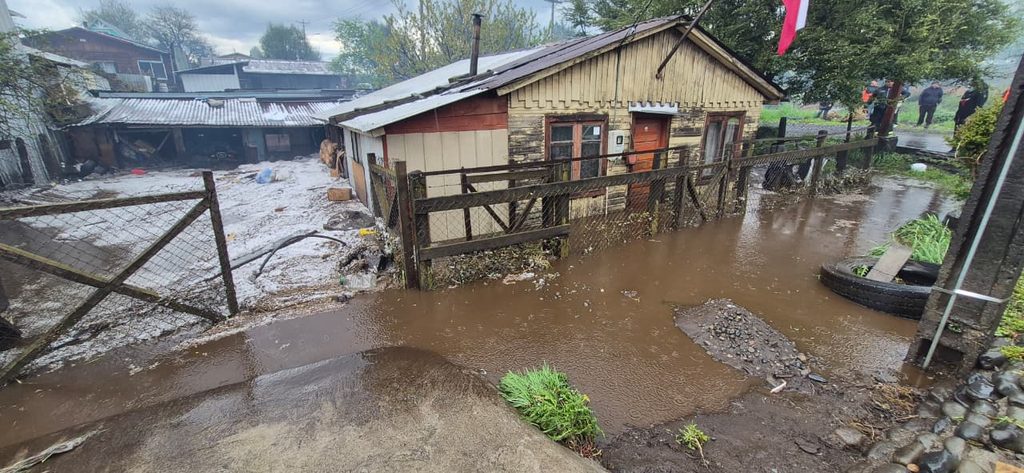 FUERTE GRANIZADA PROVOCA INUNDACIONES EN CURACAUTÍN Y DEJA 21…