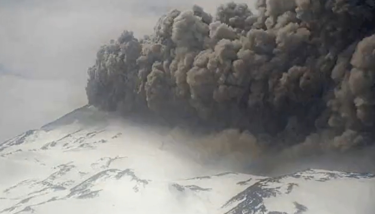Sigue en actividad 🌋 Nevados de Chillán registra explosión con…