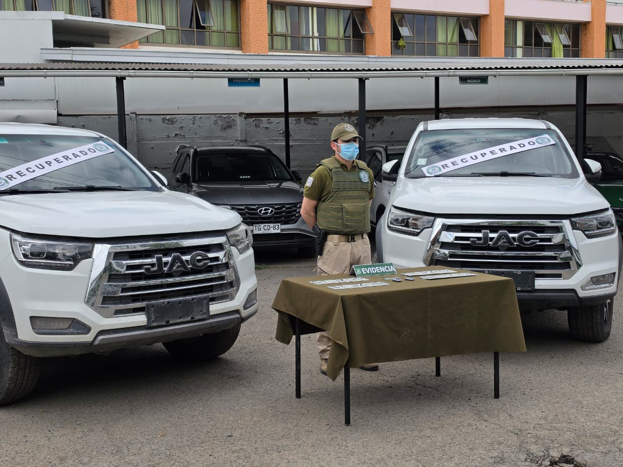 Detienen a dos personas y recuperan vehículos robados que circulaban…
