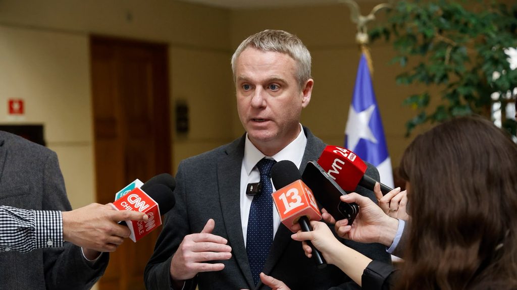 DIPUTADO TOMÁS KAST CUESTIONA LA APROBACIÓN DE PINTAMAHUIDA Y EXIGE…