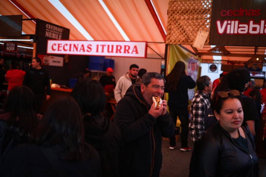 La Longaniza encendió Chillán al ritmo de La Mosca, Narea y la cumbia