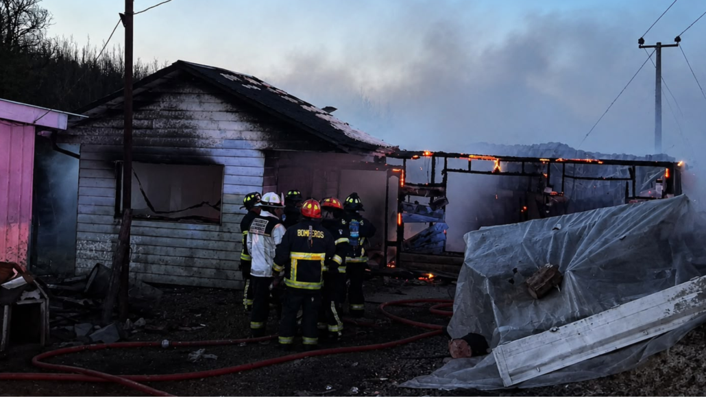 Incendio provoca la destrucción total de una casa en Nacimiento