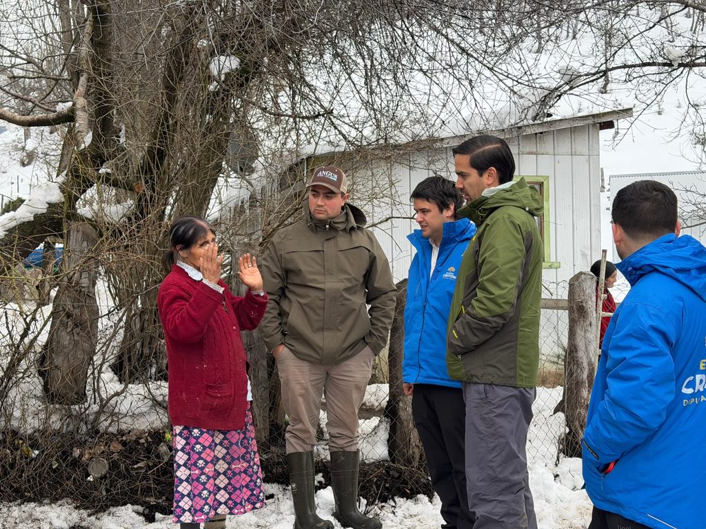 DIPUTADO EDUARDO CRETTON RECORRE LONQUIMAY PARA GESTIONAR SOLUCIONES ANTE EL AISLAMIENTO POR NEVAZONES