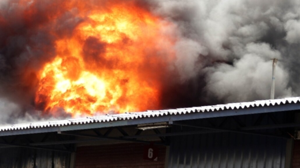 Incendio destruye bodega en sector rural de Mulchén