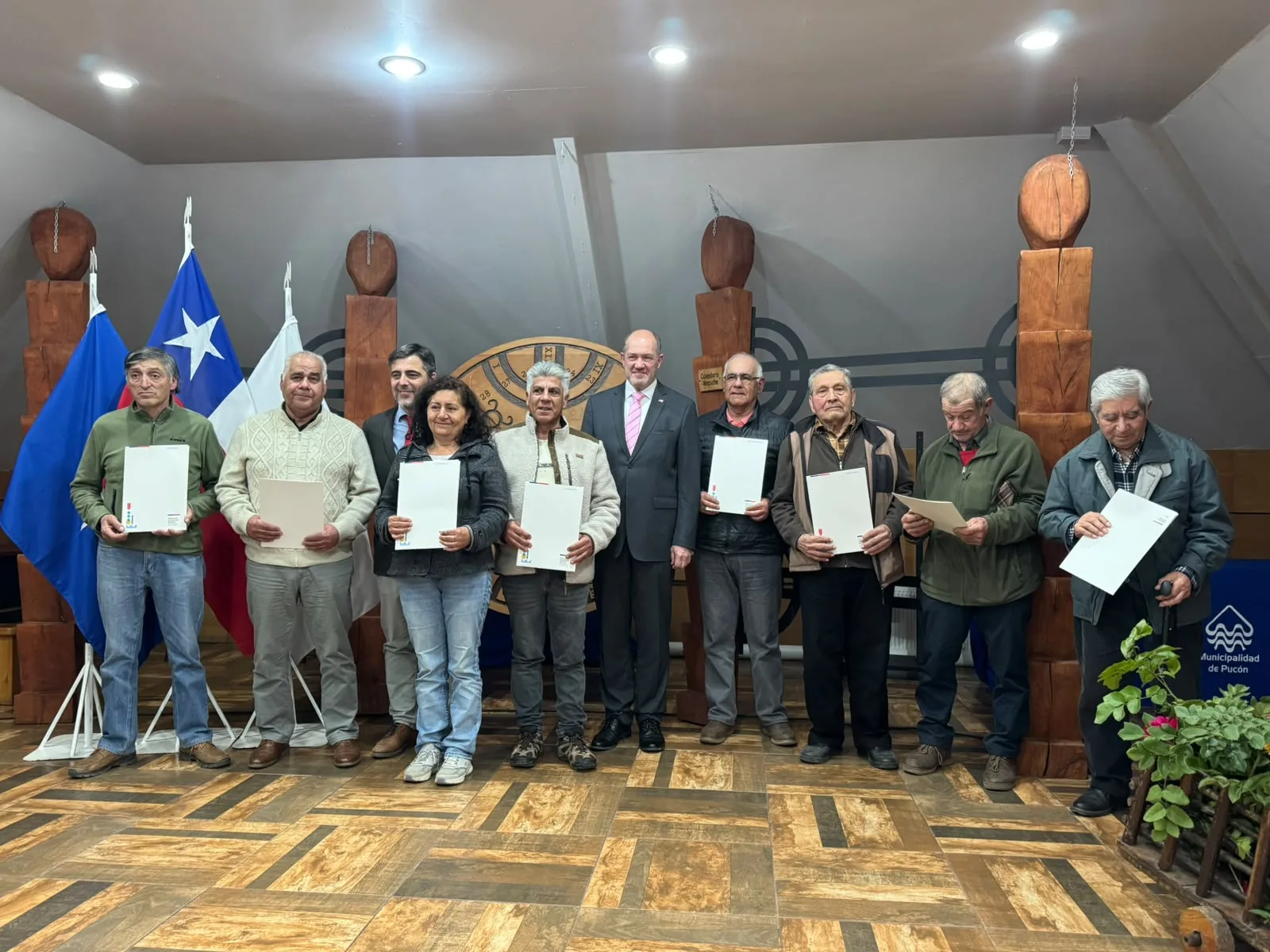 Gobierno entrega apoyo social a 23 pequeños emprendedores afectados…