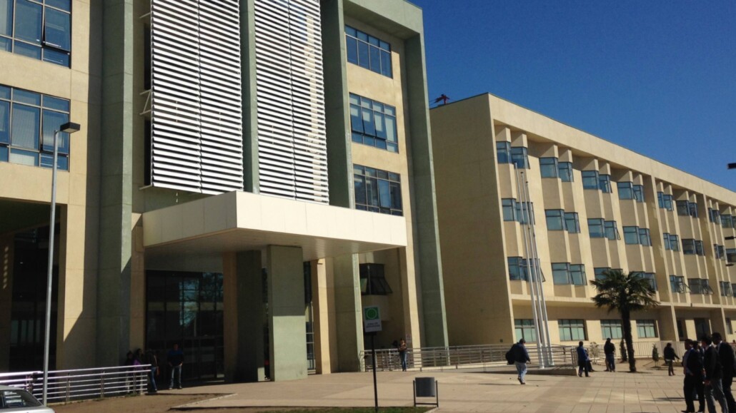 Hospital de Los Ángeles deberá pagar $12 millones a funcionaria que…